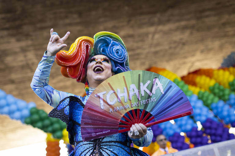 27ª edição da Parada do Orgulho LGBT+, neste domingo (11), na avenida Paulista, em São Paulo