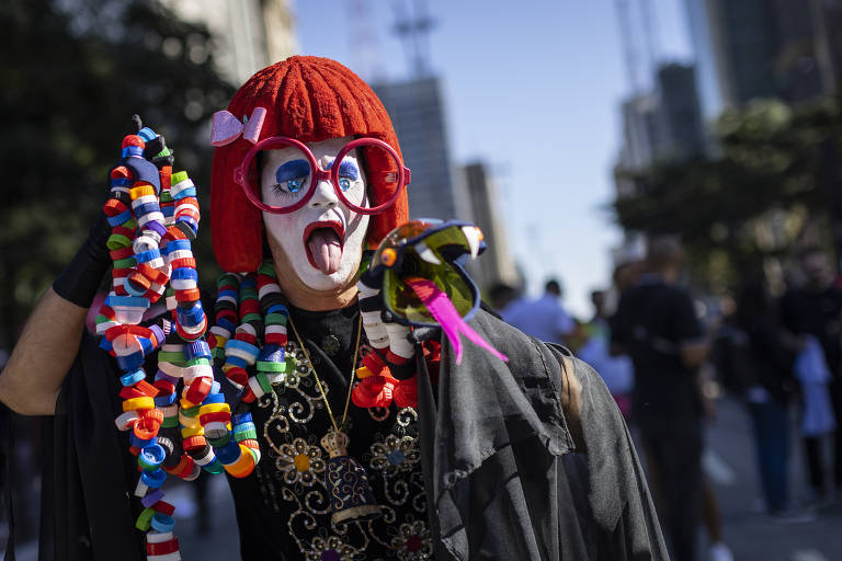 A 27ª edição da Parada do Orgulho LGBT+ inicia na avenida Paulista e termina na praça Rooselvelt