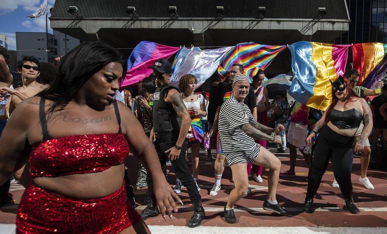 Parada LGBTQIA+ celebra a liberdade de todos os corpos
