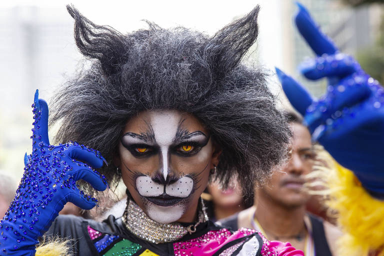 Parada LGBT+ de 2023 toma a avenida Paulista, em São Paulo 