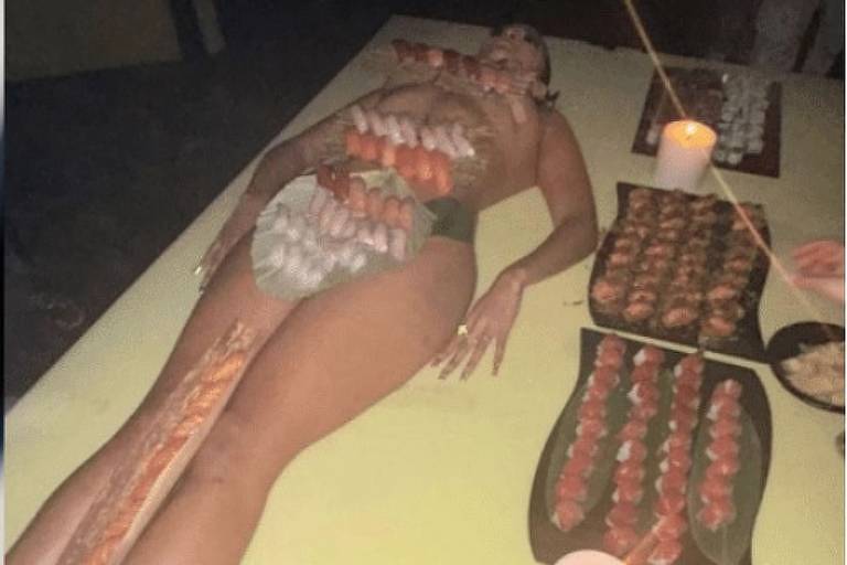 Kanye West promove 'sushi erótico' em seu aniversário