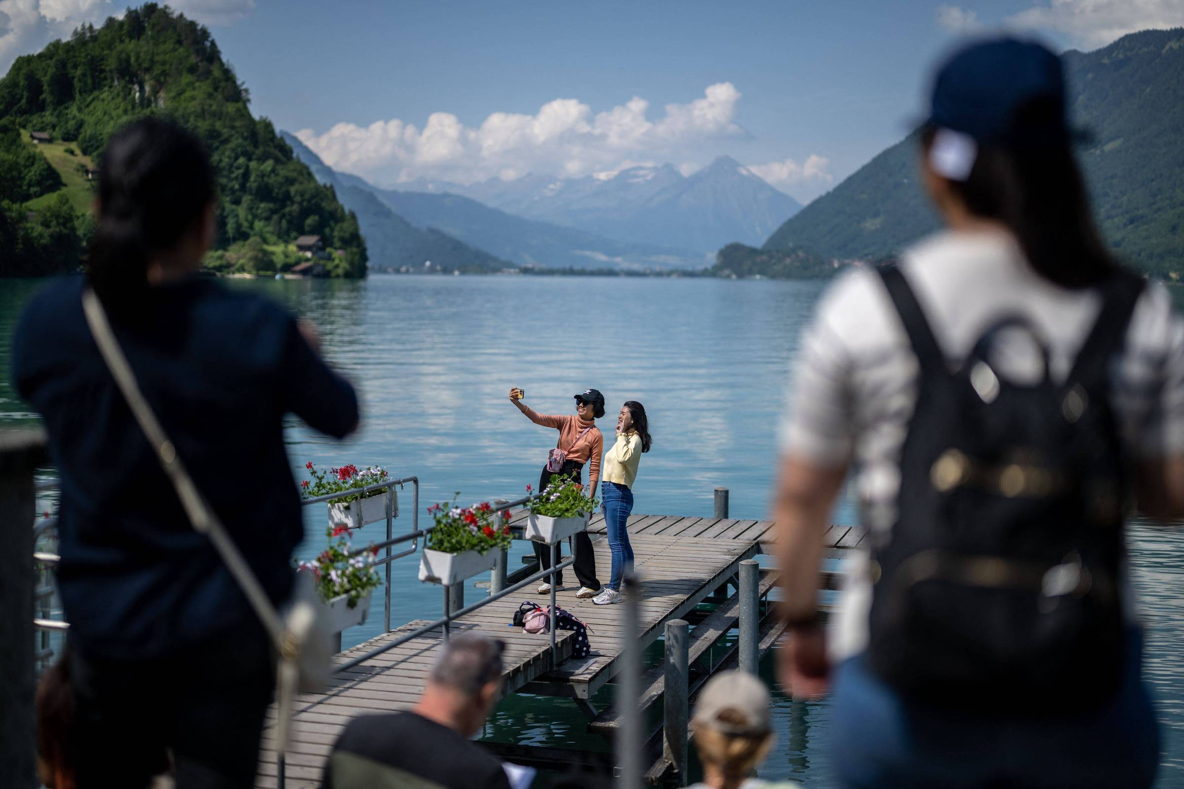 Netflix: cidade suíça tem excesso de turistas após série - 12/06/2023 -  Turismo - Folha