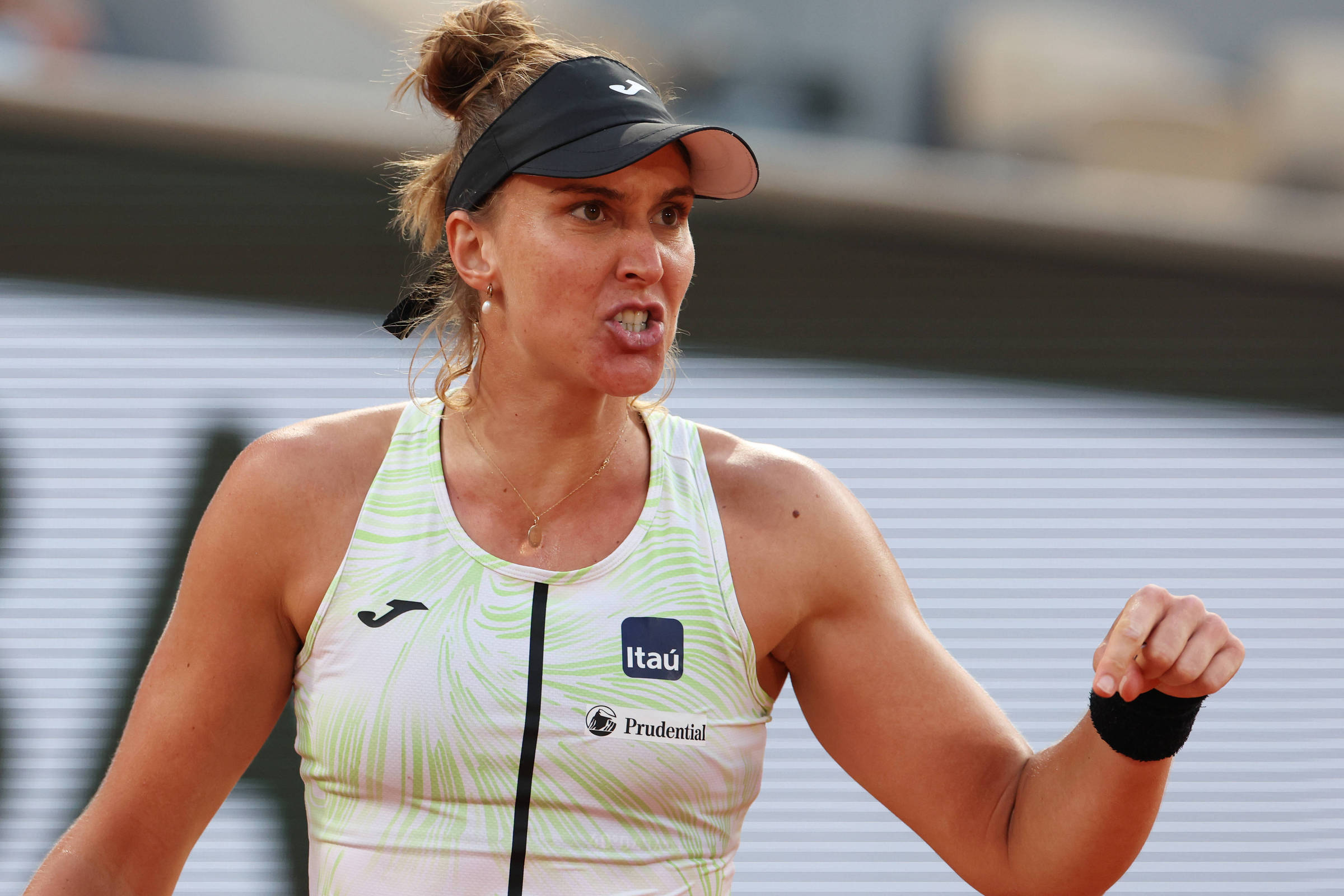 Bia Haddad vira o jogo, aumenta sua história e vai às semifinais de Roland  Garros