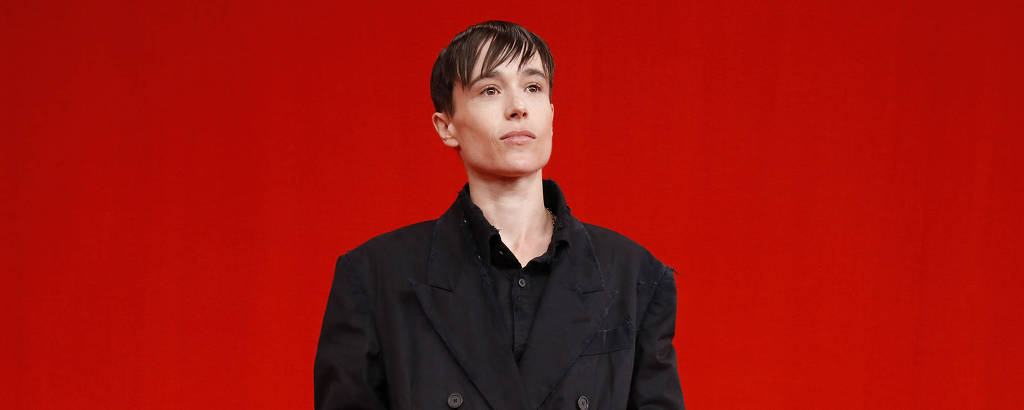 O ator Elliot Page em tapete vermelho da Balenciaga em 2022