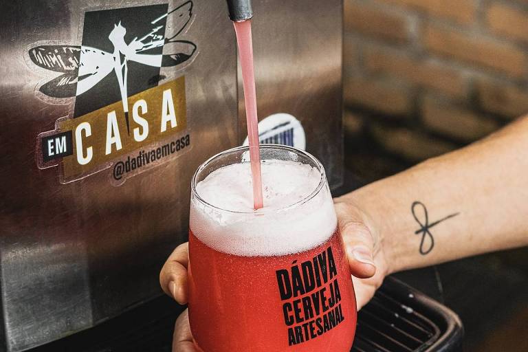 Dádiva lança delivery de cerveja com opções como a Pink Lemonade