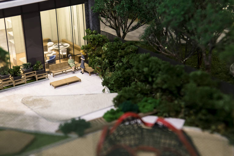 Visão externa do apartamento decorado reproduzido na maquete do Parque Global