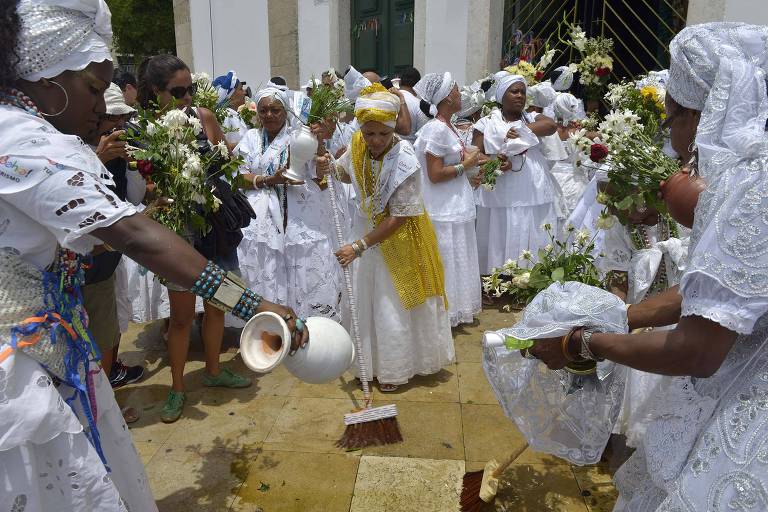 Tradicional lavagem das escadarias do Senhor do Bonfim, em Salvador (BA)