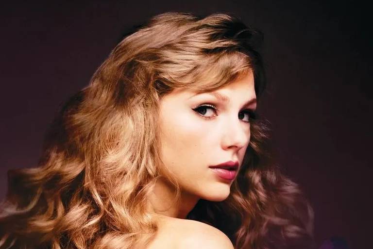 Taylor Swift em capa da regravação do álbum 'Speak Now'