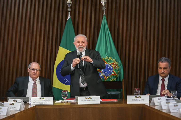 Governo Lula planeja lançar novo PAC em julho com 2.000 obras