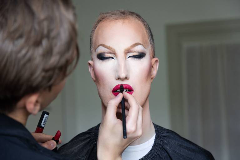 Vice-prefeito de Estocolmo se veste de drag queen contra intolerância 