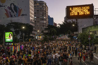 27¼ edicao da Parada do orgulho LGBT+.   Publico se dispersa na  av Consolacao (proximo a pca Roosevelt) no enceramento da parada