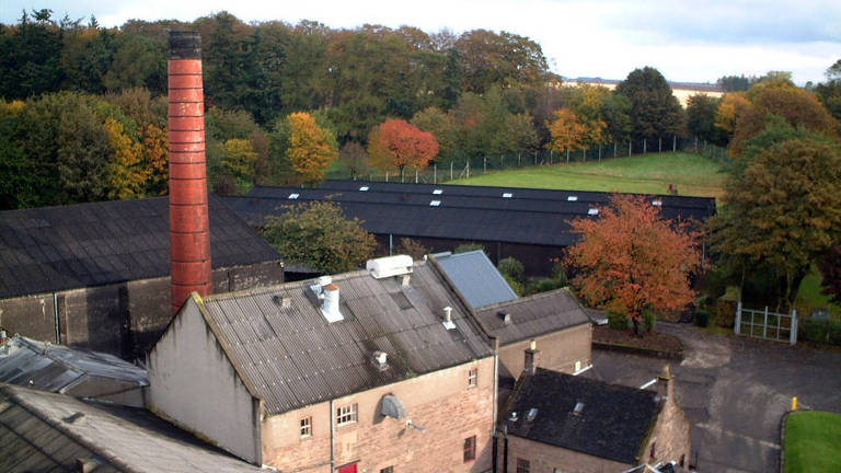 A destilaria Glencadam, na costa leste da Escócia