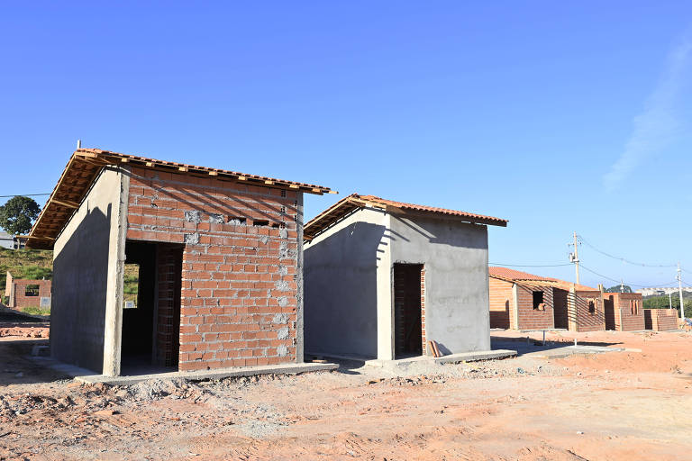 Casas de 15 m² no assentamento Mandela, em Campinas (SP) 
