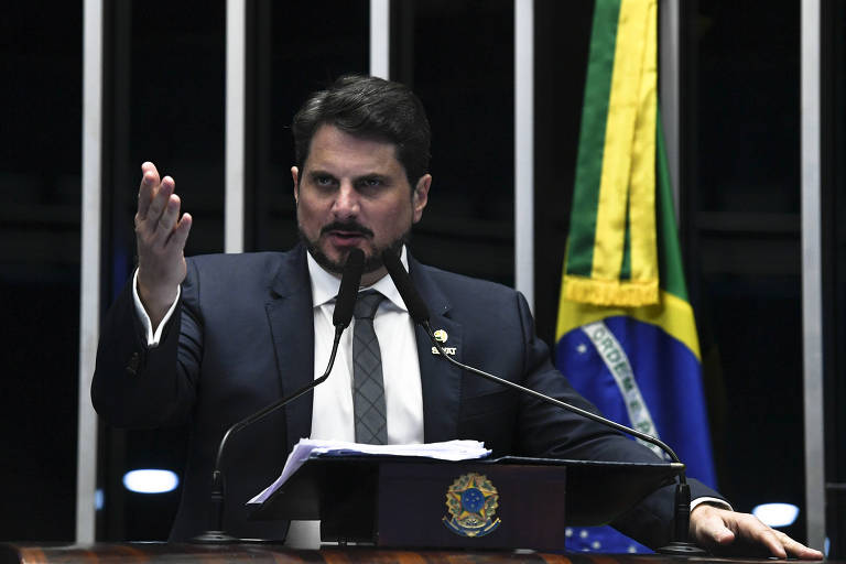 Moraes vetou viagem de Marcos do Val, mas notificação só chegou após desembarque nos EUA
