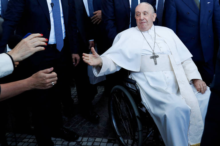 Papa Francisco recebe alta 9 dias após cirurgia e retoma agenda no Vaticano