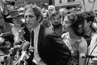 Military analyst Daniel Ellsberg and his wife, Patricia, surrender to federal authorities at the U.S. courthouse in Boston, on June 28, 1971. (Donald F. Holway/The New York Times)