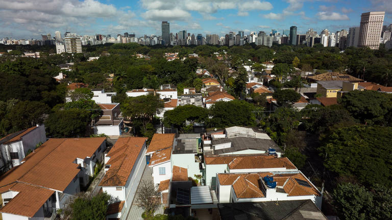 Casarões podem ser substituídos por condomínios com afrouxamento de regra do tombamento dos jardins