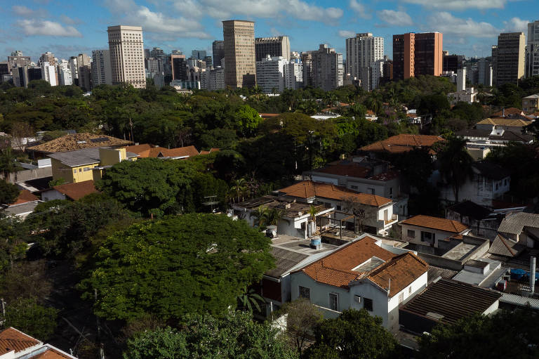 Estabelecimentos comerciais descumprem regras da Lei Cidade Limpa -  11/07/2023 - Cotidiano - Fotografia - Folha de S.Paulo