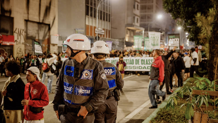 Policiais Militares à frente da Marcha da Maconha, realizada neste sábado (17) na avenida Paulista, em São Paulo