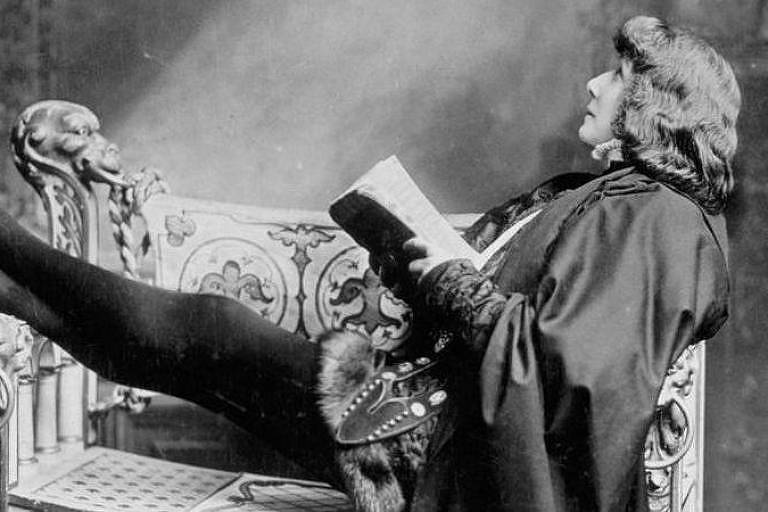 Um dos famosos papéis masculinos de Bernhardt foi Hamlet, de Shakespeare