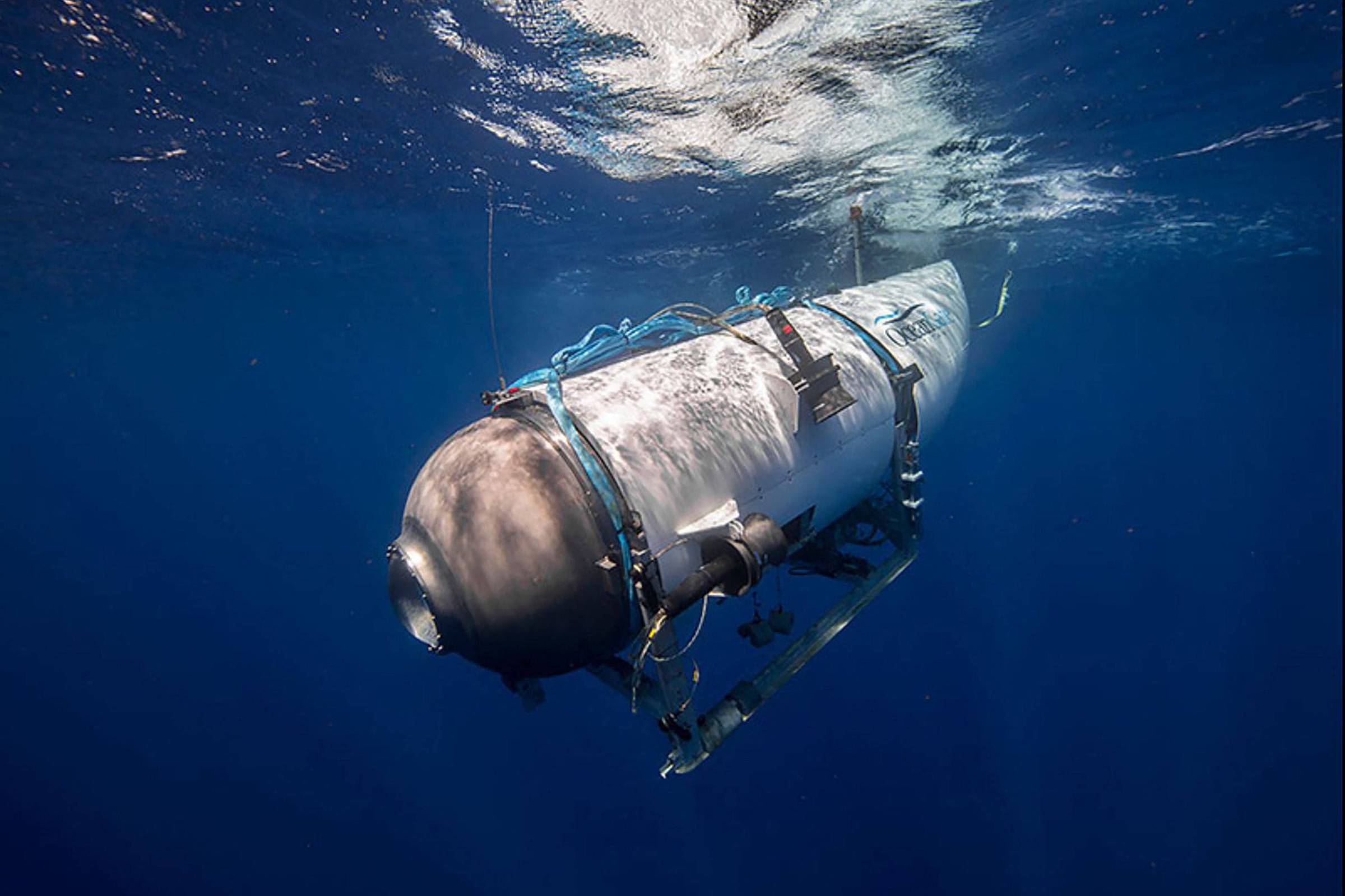 Buscas por submarino entram no 5º dia com  ameaça de fim do oxigênio na embarcação