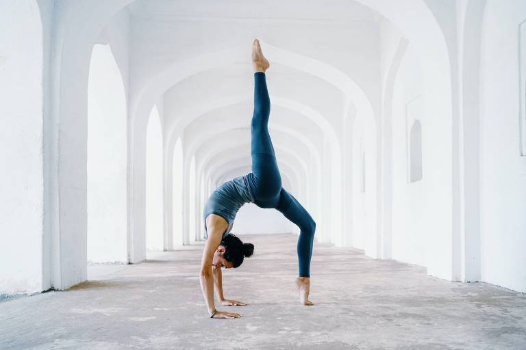 Personare- Mulher pratica yoga
