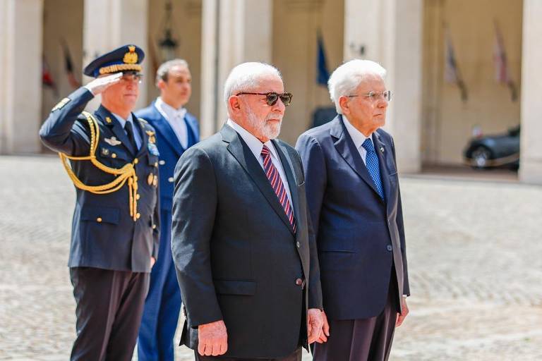 O presidente Luiz Inácio Lula da Silva em Roma ao lado de seu homólogo italiano, Sergio Mattarella
