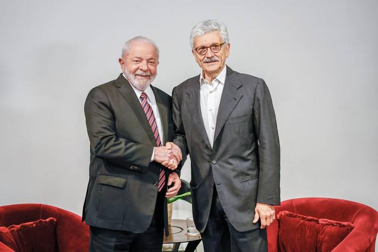 O presidente Luiz Inácio Lula da Silva com o ex-primeiro-ministro italiano Massimo D'Alema, em Roma