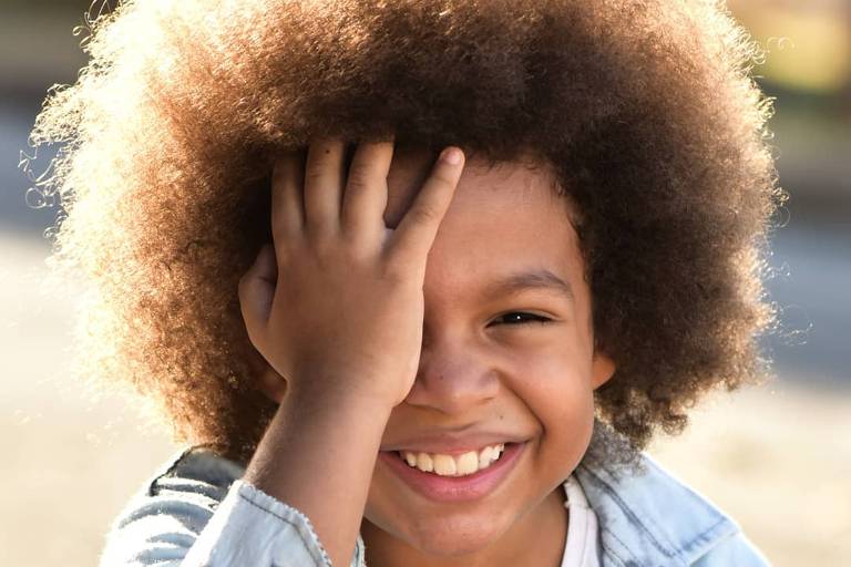 Primeiro O Pequeno Príncipe negro do país, ator de 'Amor Perfeito' inspira crianças Brasil afora
