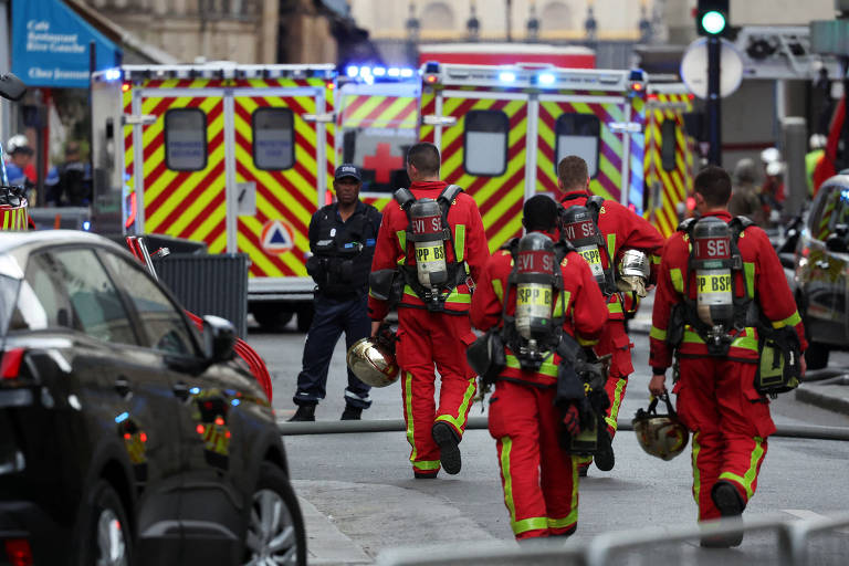Incêndio em prédio no centro de Paris causa estragos e deixa feridos 