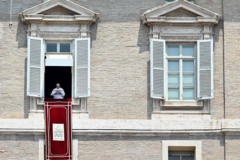 Vaticano quer debater celibato dos padres e direitos LGBTQIA+