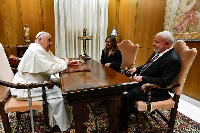 O papa Francisco se encontra com o presidente Lula e a primeira-dama Janja no Vaticano