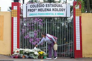 Homenagem aos alunos mortos em ataque em colégio de Cambé, no Paraná 