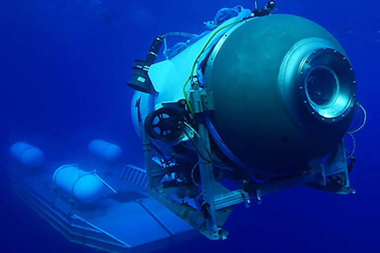 O submarino Titan, próximo à plataforma de onde foi liberado 