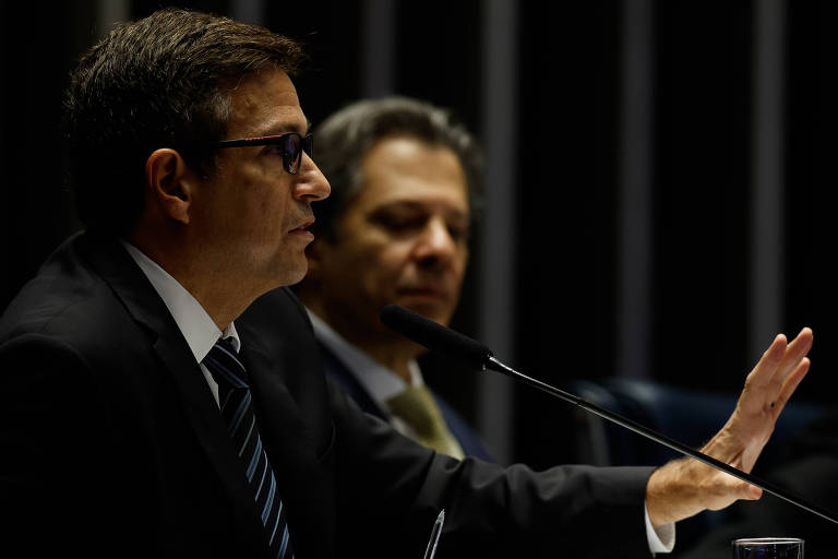 O presidente do Banco Central, Roberto Campos Neto, e o ministro da Fazenda, Fernando Haddad (PT), participam de debate temático sobre juros, no Senado Federal, em Brasília