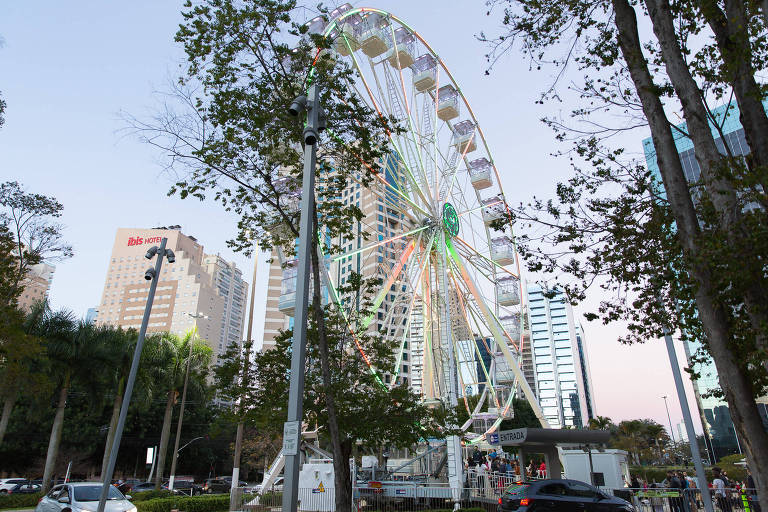 Roda-gigante Brasil, que fica no MorumbiShopping até agosto