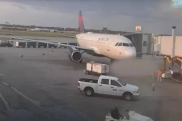 Homem morre em aeroporto dos EUA após ser sugado por turbina de avião