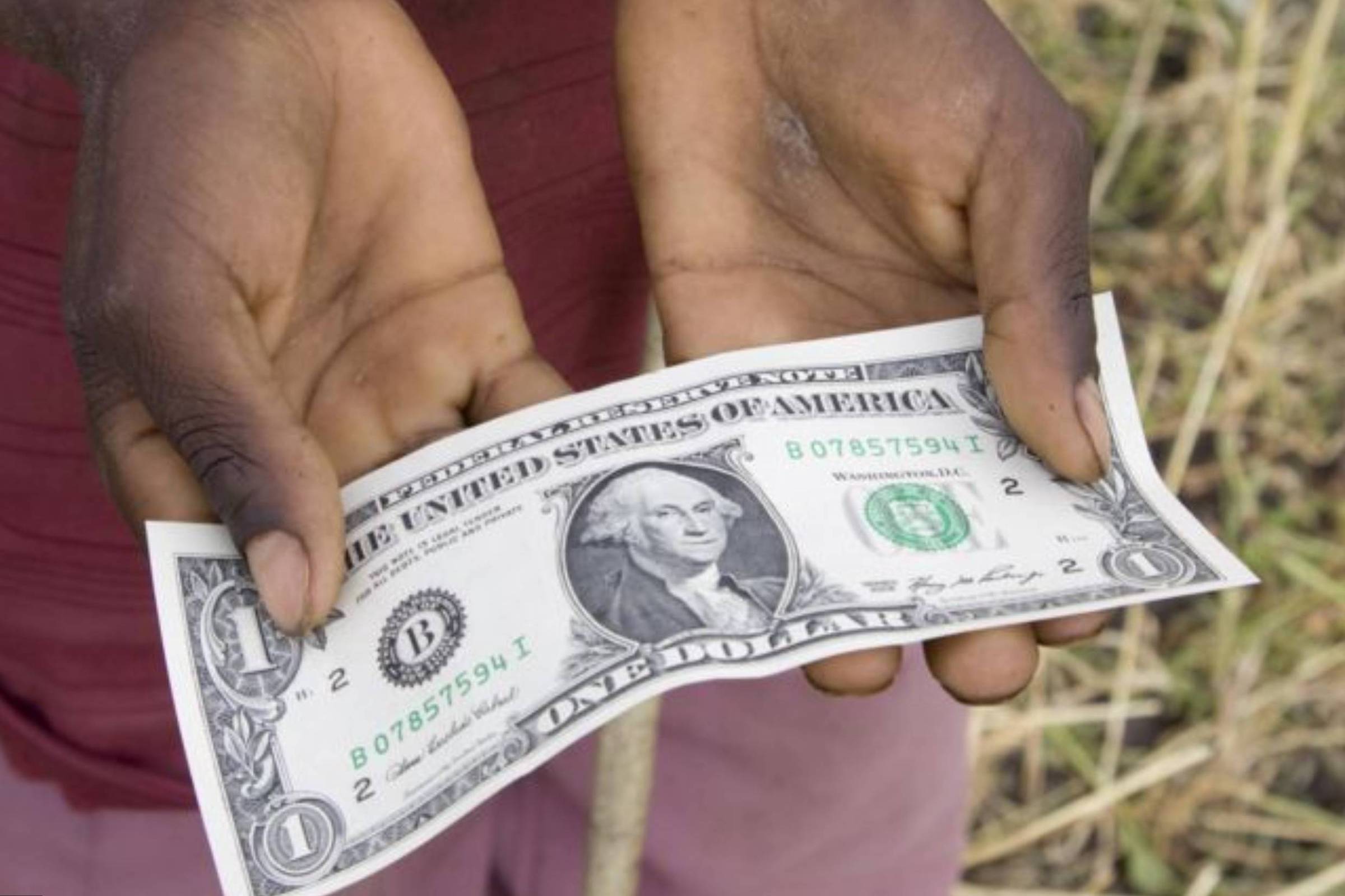 Nota De Cinco Dólares Dos Estados Unidos - Fotografias e Filmes do Acervo -  Getty Images