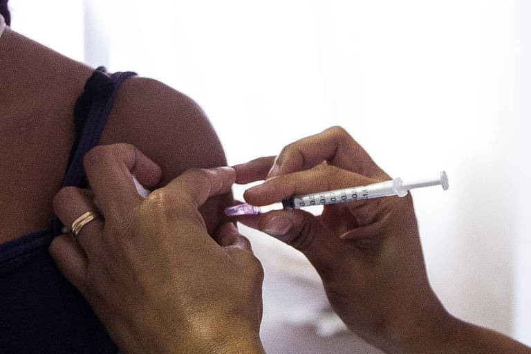 Governo de SP lança campanha contra vacinação atrasada de crianças e adolescentes