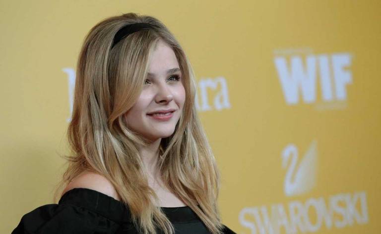 Chloë Grace Moretz posta foto com a namorada - 27/06/2023 - Celebridades -  F5