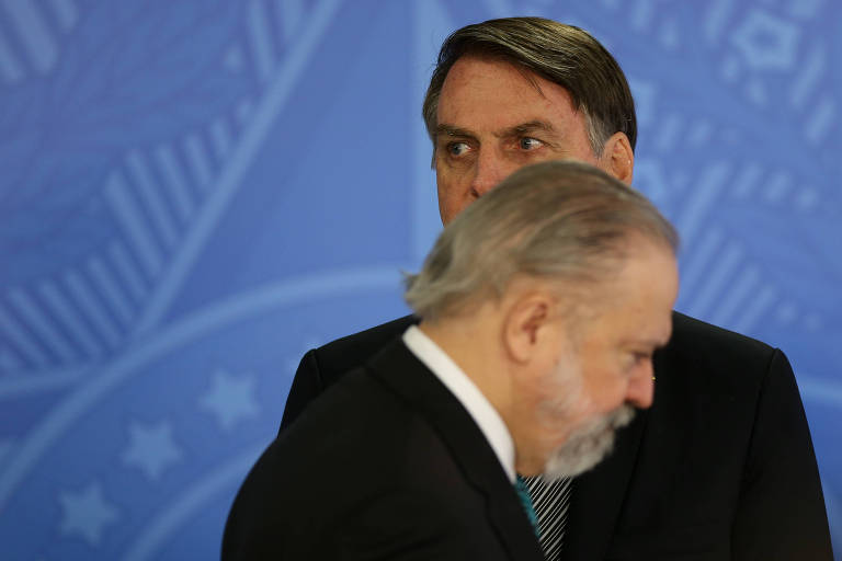 O então presidente Jair Bolsonaro e Augusto Aras (PGR)
