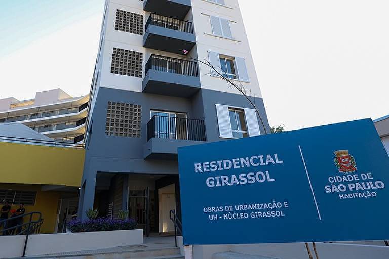 Entrada principal do Residencial Girassol; foram 32 apartamentos entregues, de um programa que prevê a construção de 1.090 unidades