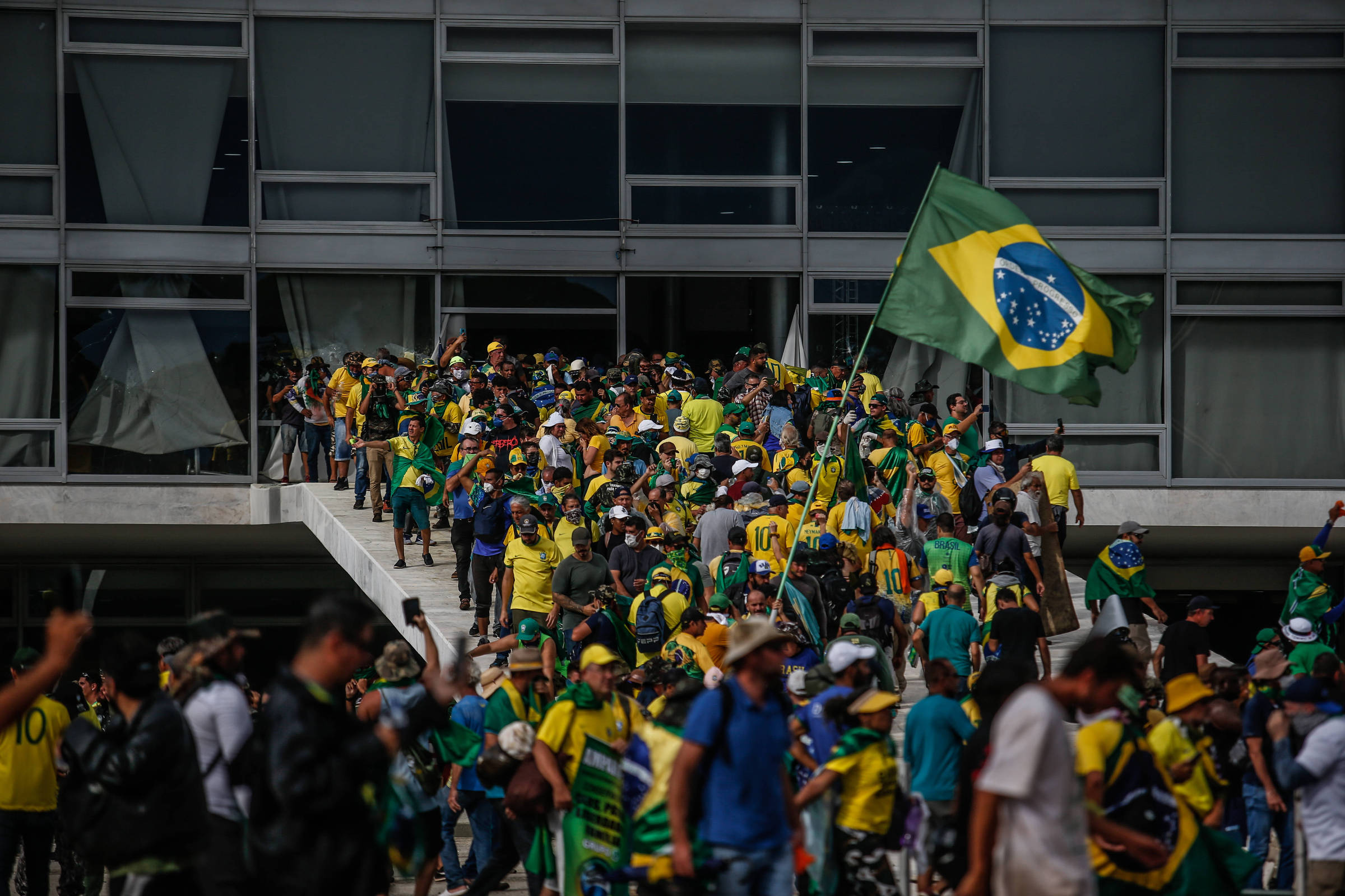 O 8 de janeiro foi resultado de ações estimuladas e não acabou