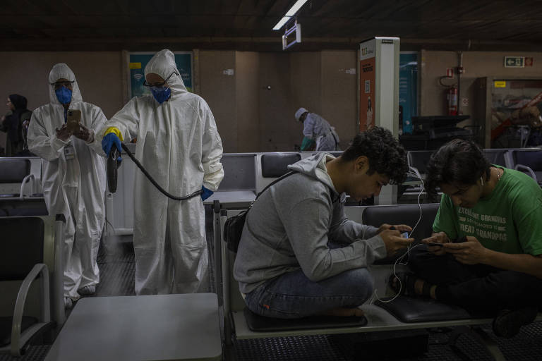 Surto de sarna entre afegãos no aeroporto de Guarulhos escala crise migratória