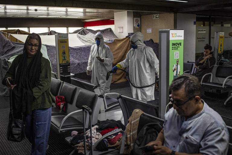 Surto de sarna atinge afegãos no Aeroporto Internacional de Guarulhos