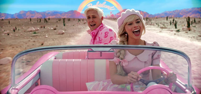 Cena do filme "Barbie", com Ryan Gosling e Margot Robbie