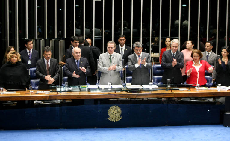 O então Presidente do Senado, Renan Calheiros (MDB), e demais senadores durante sessão da promulgação da PEC do Trabalho Escravo, em 2014; hoje, nove anos depois, a expropriação ainda não ocorre na prática