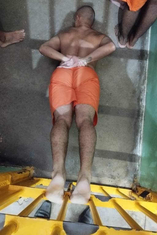 Preso mostra posição taturana que internos de unidade prisional do CE eram supostamente obrigados a ficar