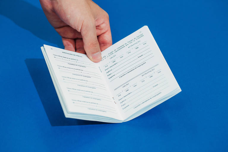 O aviso-prévio ocorre quando o trabalhador ou o empregador informa a outra parte sobre o pedido de rescisão do contrato; ele pode ser indenizado ou trabalhado, e o empregado recebe o valor do último salário e mais uma quantia proporcional de três dias de salário para cada ano completo na empresa