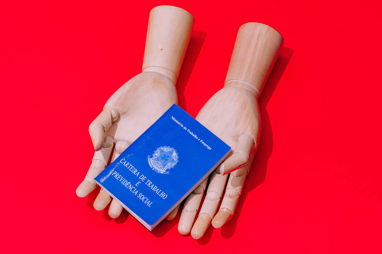 Férias vencidas são pagas se o trabalhador completou 12 meses de contrato e não recebeu 30 dias de férias nos 12 meses seguintes; o funcionário recebe o valor de um salário e mais um terço desta quantia. Se o prazo para retirar as férias completou 12 meses e ainda não foi cumprido, a quantia devida será paga em dobro, incluindo o adicional de um terço